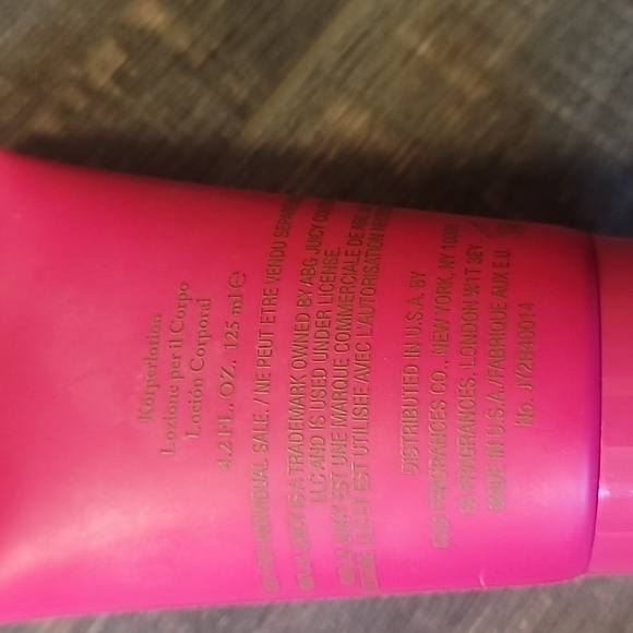 Viva La Juicy 2 Perfume 3.4oz bottles & 2 Body Lotion - Picture 3 of 6